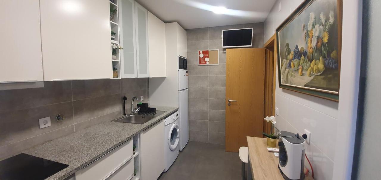 Afonso Galo Guest Apartments II Almada Bagian luar foto